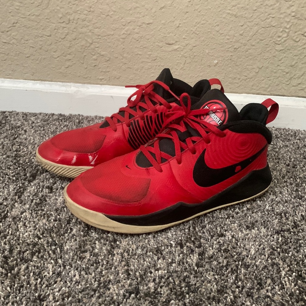 Nike Team Hustle Sneakers
